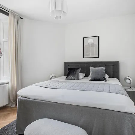 Sanders Frontier - Endearing Two-bedroom Near Royal Palace Apartment