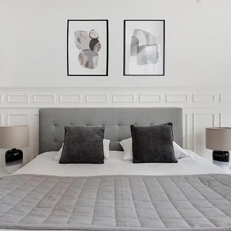 Sanders Frontier - Endearing Two-bedroom Near Royal Palace Appartement